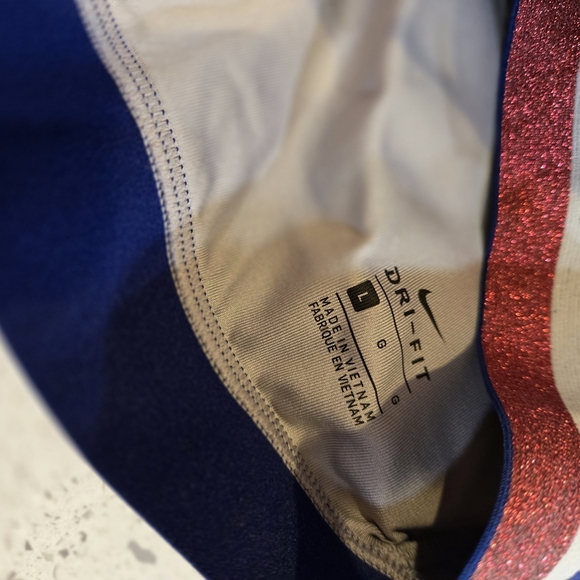 Nike Women's Gray Sports Bra - Picture 5 of 6